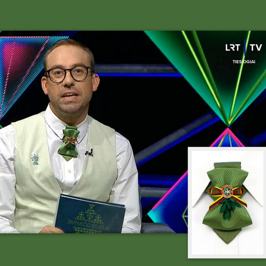 Hopper ties at the jubilee Lithuanian Song Festival, looking fabulous both in person and on TV.
