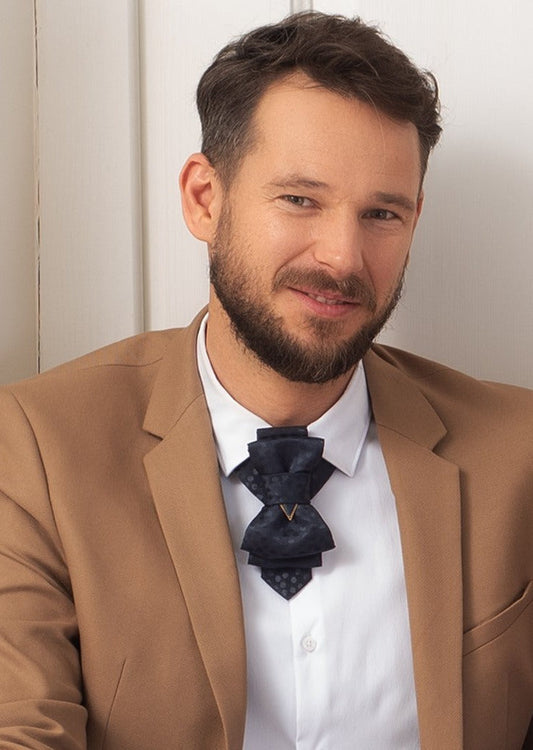 Timeless Elegance: The Harmony of Tradition and Modernity in our Hopper Ties