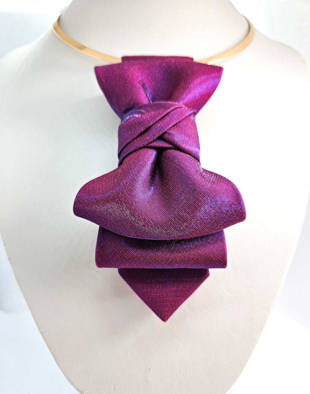 Purple bow tie on a mannequin with a white background fashionable, elegant, sophisticated, chic, modern, unique, exclusive, luxurious, high-end, premium, quality, handmade, artisan, bespoke, tailored, custom, designer, trendy, vogue, modish, smart, classy, stylish, fashion-forward, contemporary, women's fashion, ladies' wear, apparel, clothing, attire, garment, outfit, ensemble, get-up, dress, gown, frock, top, blouse, shirt, sweater, jacket, coat, blazer, skirt, trousers, pants, jeans, shorts, leggings, ju