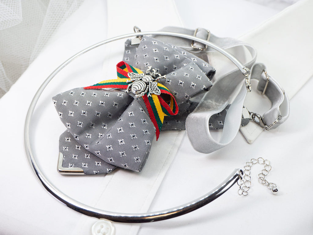 Bow tie "Bitute pilkoji" is a work, dedicated to the birthday of Vilnius, the capital of Lithuania.  Brass Vytis adorns the original knot of three fabrics. Keistas kaklaraištis, nematyta peteliškė, Vilniaus kaklaraištis, Kaklaraištis žiogas, keista varlytė