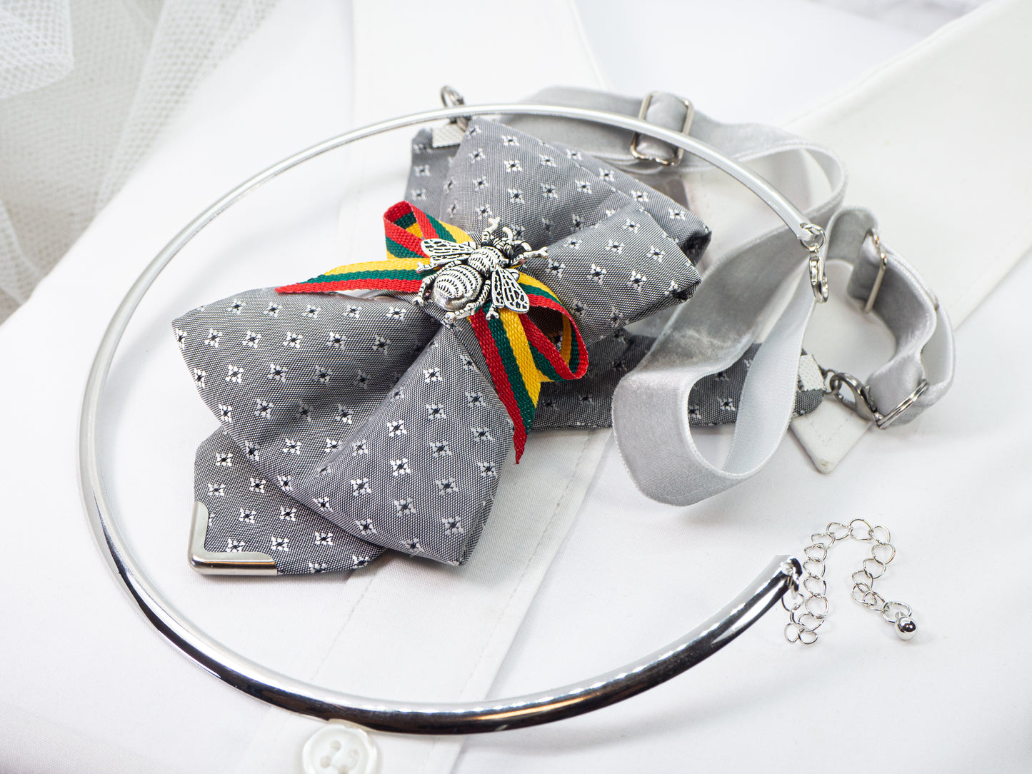 Bow tie "Bitute pilkoji" is a work, dedicated to the birthday of Vilnius, the capital of Lithuania.  Brass Vytis adorns the original knot of three fabrics. Keistas kaklaraištis, nematyta peteliškė, Vilniaus kaklaraištis, Kaklaraištis žiogas, keista varlytė