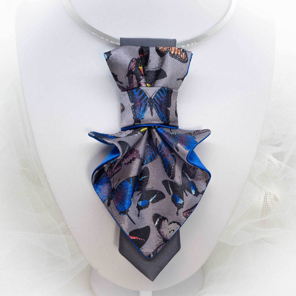 Jabot Blue tie for women, Blue bow tie for ladies Handmade luxury women’s necktie “Butterfly” – elegant gray and blue accessory with butterfly pattern, combining tie and bow style, perfect for weddings, musicians, and artistic women. Handmade luxury women’s necktie “Butterfly” – elegant gray and blue accessory with butterfly pattern, combining tie and bow style, perfect for weddings, musicians, and artistic women.