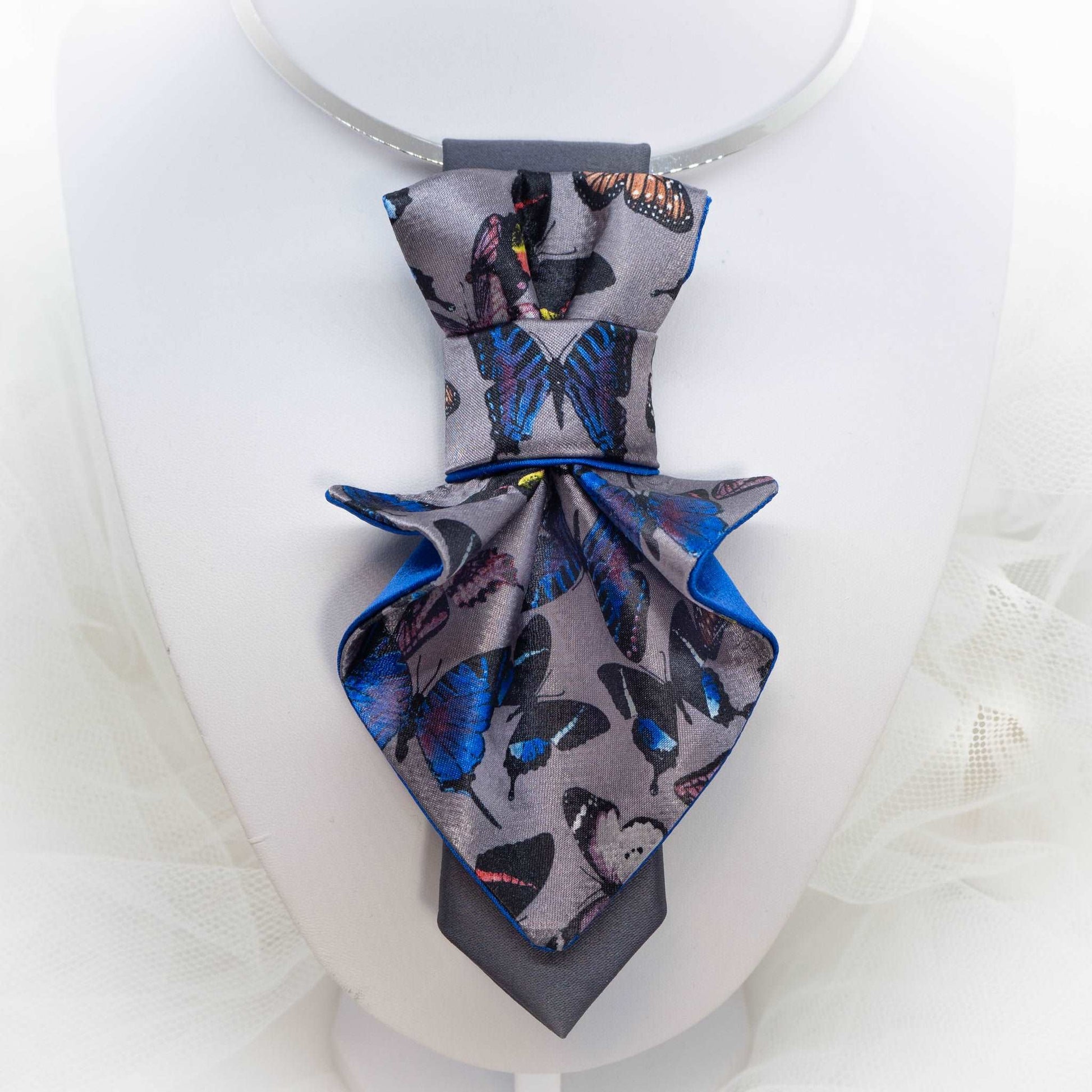 Jabot Blue tie for women, Blue bow tie for ladies Handmade luxury women’s necktie “Butterfly” – elegant gray and blue accessory with butterfly pattern, combining tie and bow style, perfect for weddings, musicians, and artistic women. Handmade luxury women’s necktie “Butterfly” – elegant gray and blue accessory with butterfly pattern, combining tie and bow style, perfect for weddings, musicians, and artistic women.