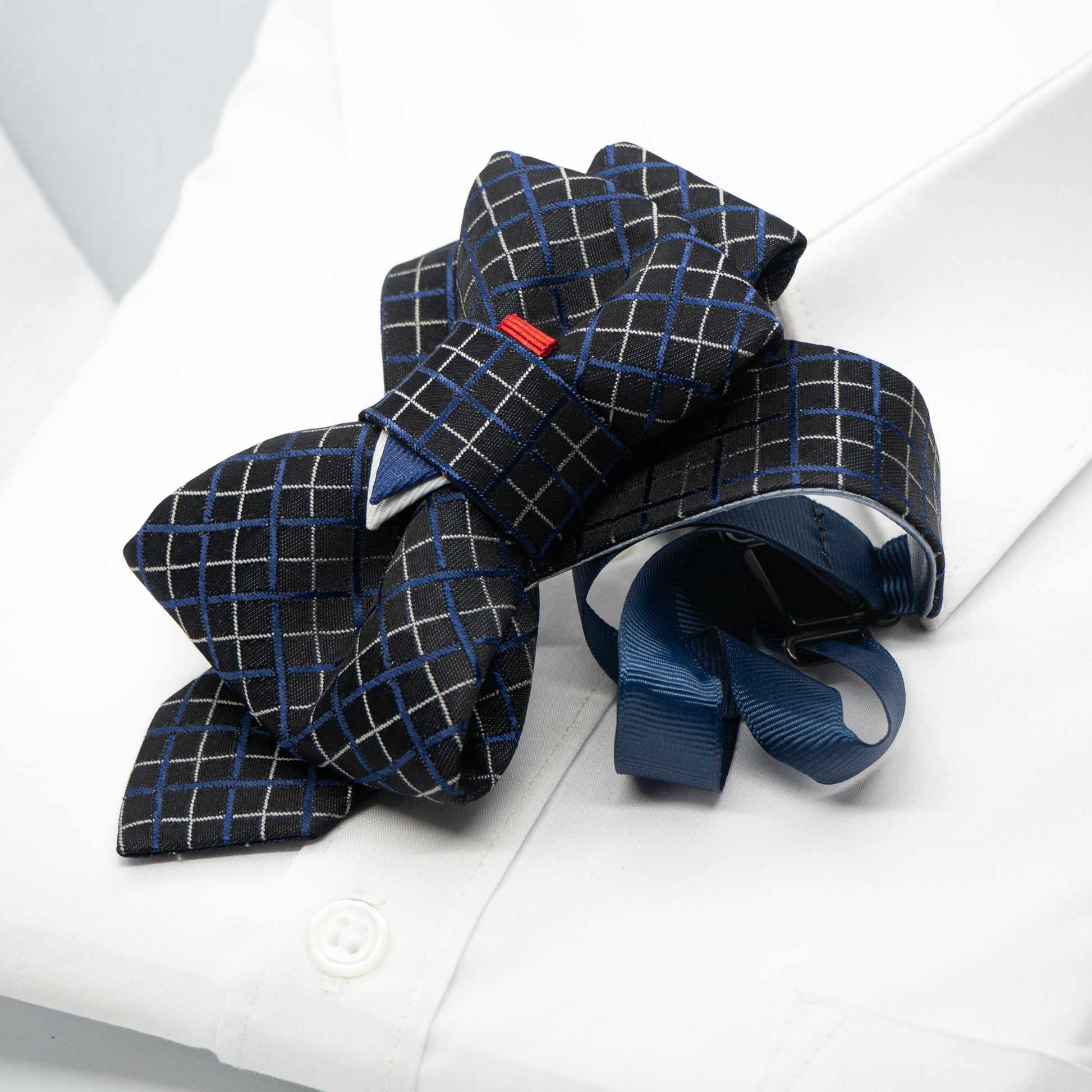 Bow tie hopper tie, Ruty Design, Bow tie fow women, necktie for groom, Vilnius bow tie, Lithuanian bow tie. Blue tie for men, Blue unique necktie, unisex bow tie, yellow bow tie, wedding bow tie, unique necktie, original handmade tie