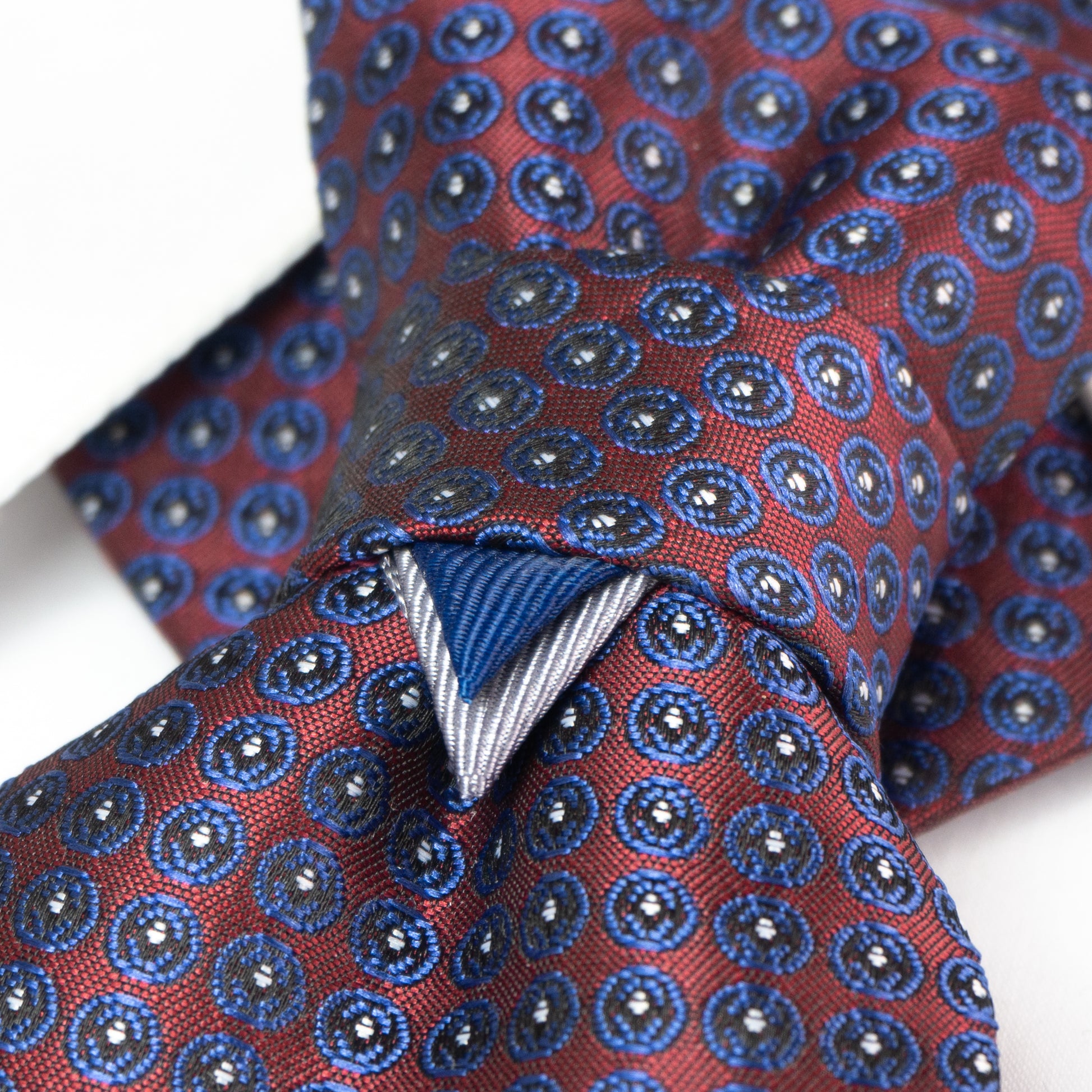 Luxury handmade unisex wedding tie, structured statement neckwear for men and women, elegant formal accessory, modern ascot style tie, groom wedding outfit detail, bridal party fashion, minimalist chic collar tie, everyday sophisticated women’s accessory, designer neckpiece, premium craftsmanship, unique bow style tie, artistic formalwear accent, fashion forward unisex necktie, special occasion accessory, contemporary wedding fashion piece, refined luxury gift idea.