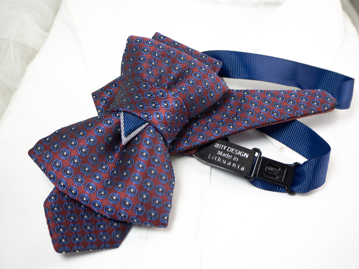 Bow tie hopper tie, Ruty Design, Bow tie, Vertical hopper hand made tie, groom tie, wedding tie, wedding bow tie, Bowtie, papuošalas iš kaklaraiščio, unique design tie, unikali peteliškė