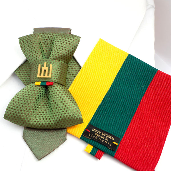 Green bow tie with gold emblem and colorful striped fabric with 'Rudy Design' label on a white background Heritage-inspired handmade tie in jabot style, green design with golden Gediminas Pillars and Lithuanian tricolor ribbon, symbol of identity and style, Elegant handmade necktie in green with Gediminas Columns emblem and tricolor detail, perfect for cultural gatherings, weddings, or as a heritage gift.