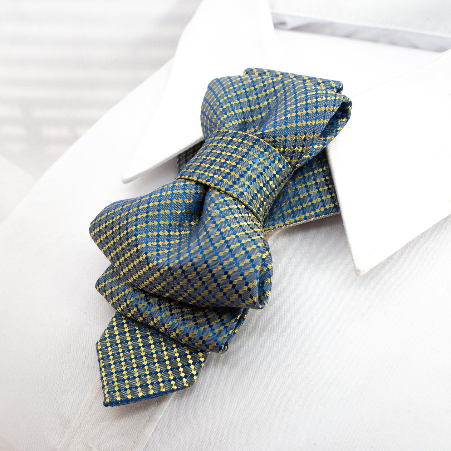 Bow tie hopper tie, Ruty Design tie, Chameleon color necktie for weddings Vertical hopper hand made tie, groom tie, yellow wedding tie for men, Tie for the wedding suite, Vilnius bow tie, Lithuanian bow tie, wedding elegant bow tie, keista peteliškė, nematytas kaklaraištis