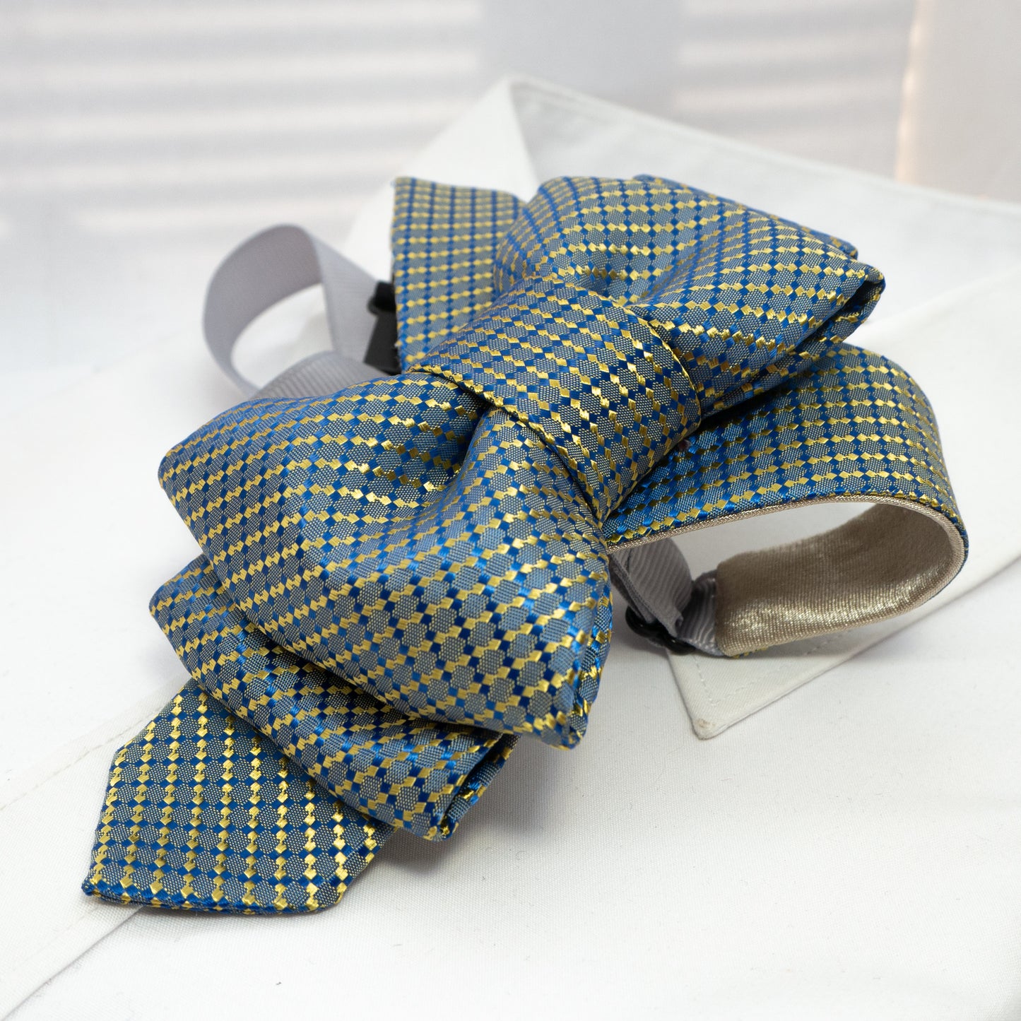 Bow tie hopper tie, Ruty Design tie, Chameleon color necktie for weddings Vertical hopper hand made tie, groom tie, yellow wedding tie for men, Tie for the wedding suite, Vilnius bow tie, Lithuanian bow tie, wedding elegant bow tie, keista peteliškė, nematytas kaklaraištis