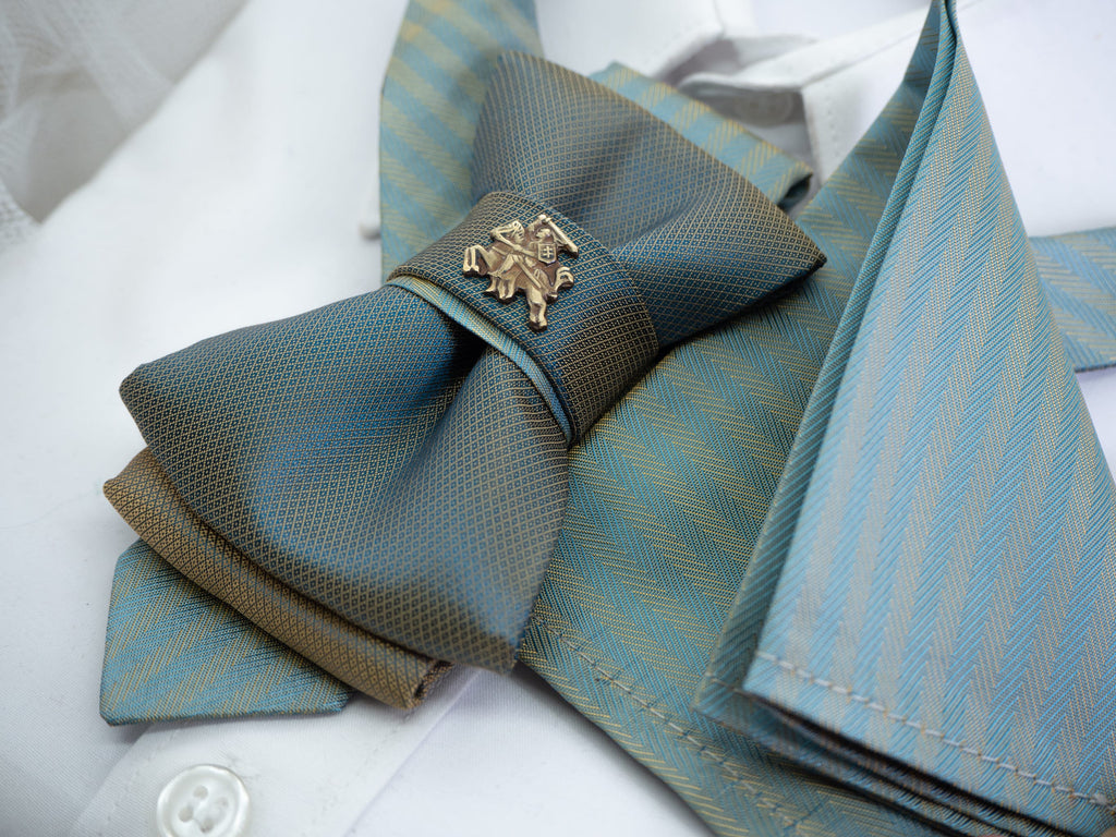 Lithuanian wedding accessory

groom tie with symbol

handmade Baltic necktie

elegant satin groom tie

original green wedding tie

cultural wedding neckwear

men's necktie with emblem

heritage wedding fashion

wedding gift for groom

designer green tie
