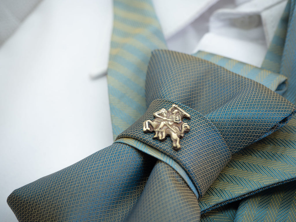 Lithuanian wedding accessory

groom tie with symbol

handmade Baltic necktie

elegant satin groom tie

original green wedding tie

cultural wedding neckwear

men's necktie with emblem

heritage wedding fashion

wedding gift for groom

designer green tie