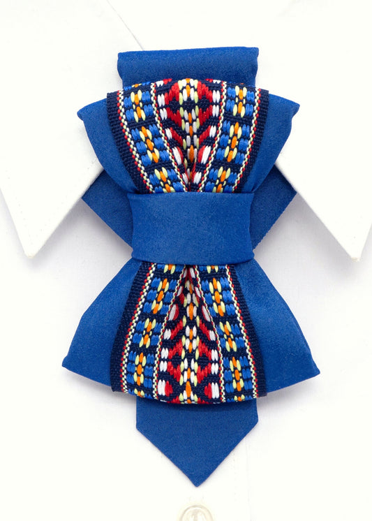 Handmade blue vertical bow tie with unique modern design
Elegant unisex necktie for special occasions, weddings, and concerts
Luxury blue tie inspired by water paths, handmade in Lithuania
Artistic vertical bow tie for musicians, grooms, and fashion lovers
Exclusive European-designed bow tie with an innovative shape
Deep blue modern necktie, perfect for bold and stylish outfits
Unique statement accessory for men and women, handcrafted tie
Sophisticated and contemporary vertical bow tie