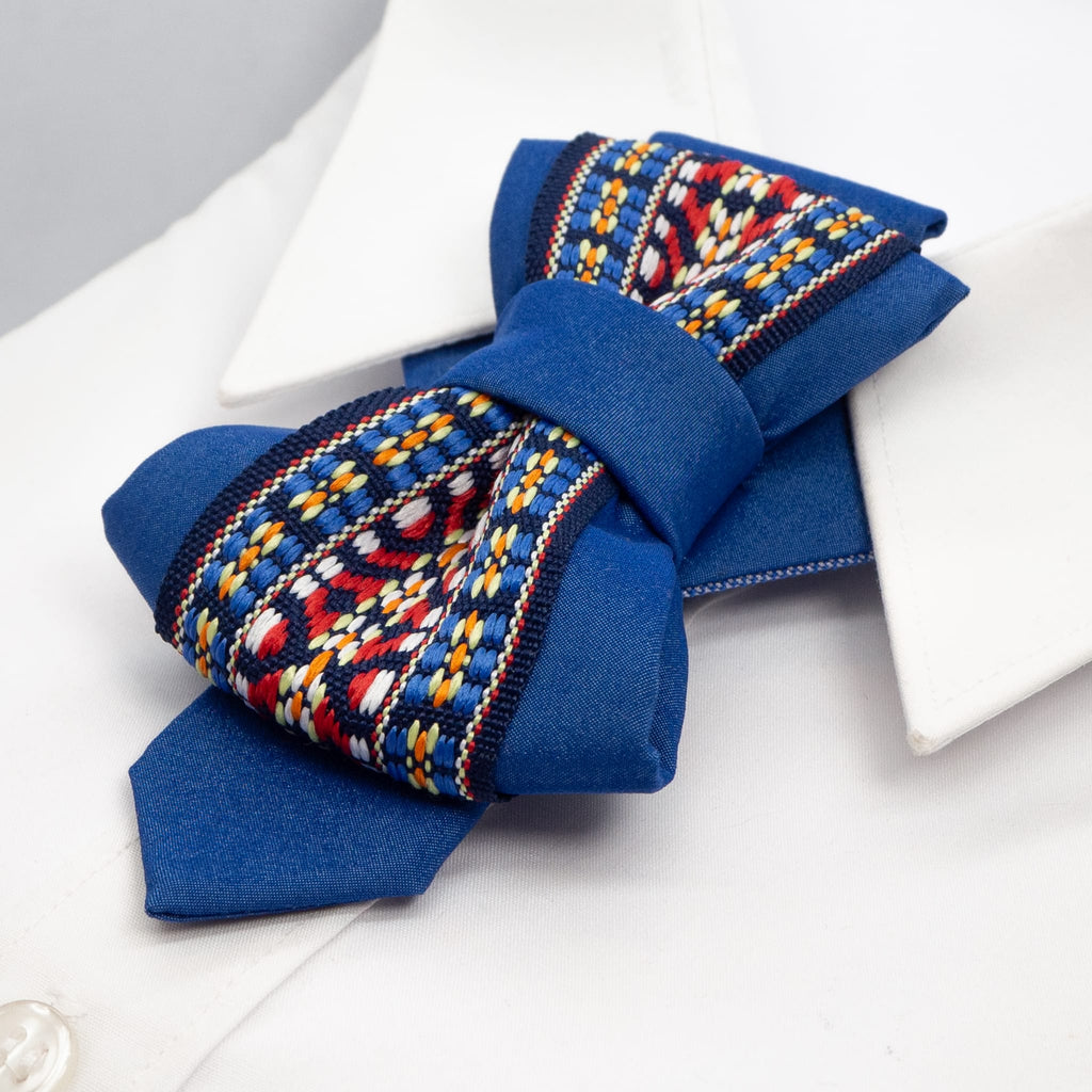 Handmade blue vertical bow tie with unique modern design
Elegant unisex necktie for special occasions, weddings, and concerts
Luxury blue tie inspired by water paths, handmade in Lithuania
Artistic vertical bow tie for musicians, grooms, and fashion lovers
Exclusive European-designed bow tie with an innovative shape
Deep blue modern necktie, perfect for bold and stylish outfits
Unique statement accessory for men and women, handcrafted tie
Sophisticated and contemporary vertical bow tie