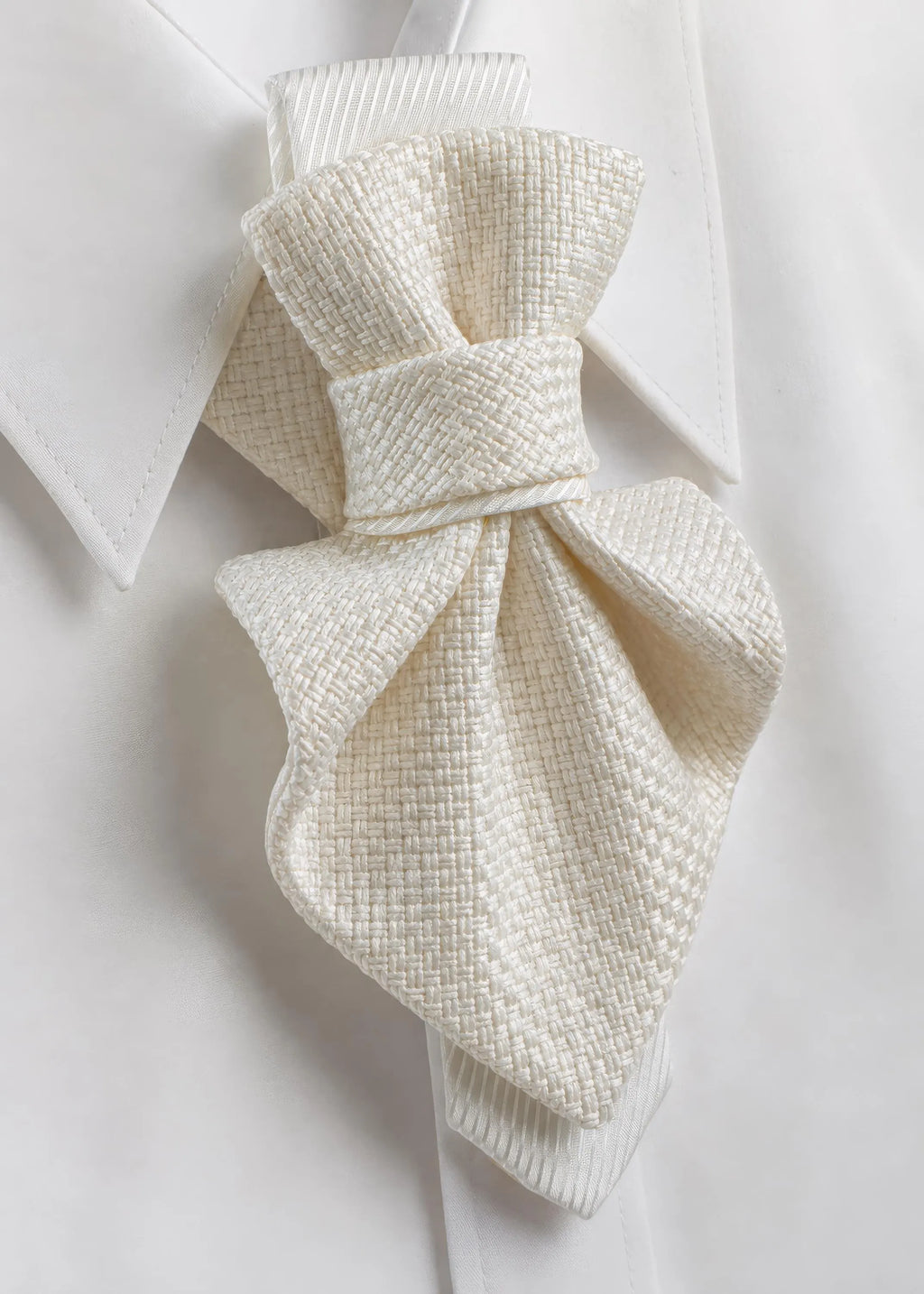 Neck accessorie for women "Pearl Ivory Jabot"