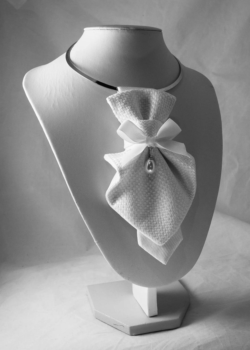 Neck accessorie for women "Pearl Ivory Jabot"
