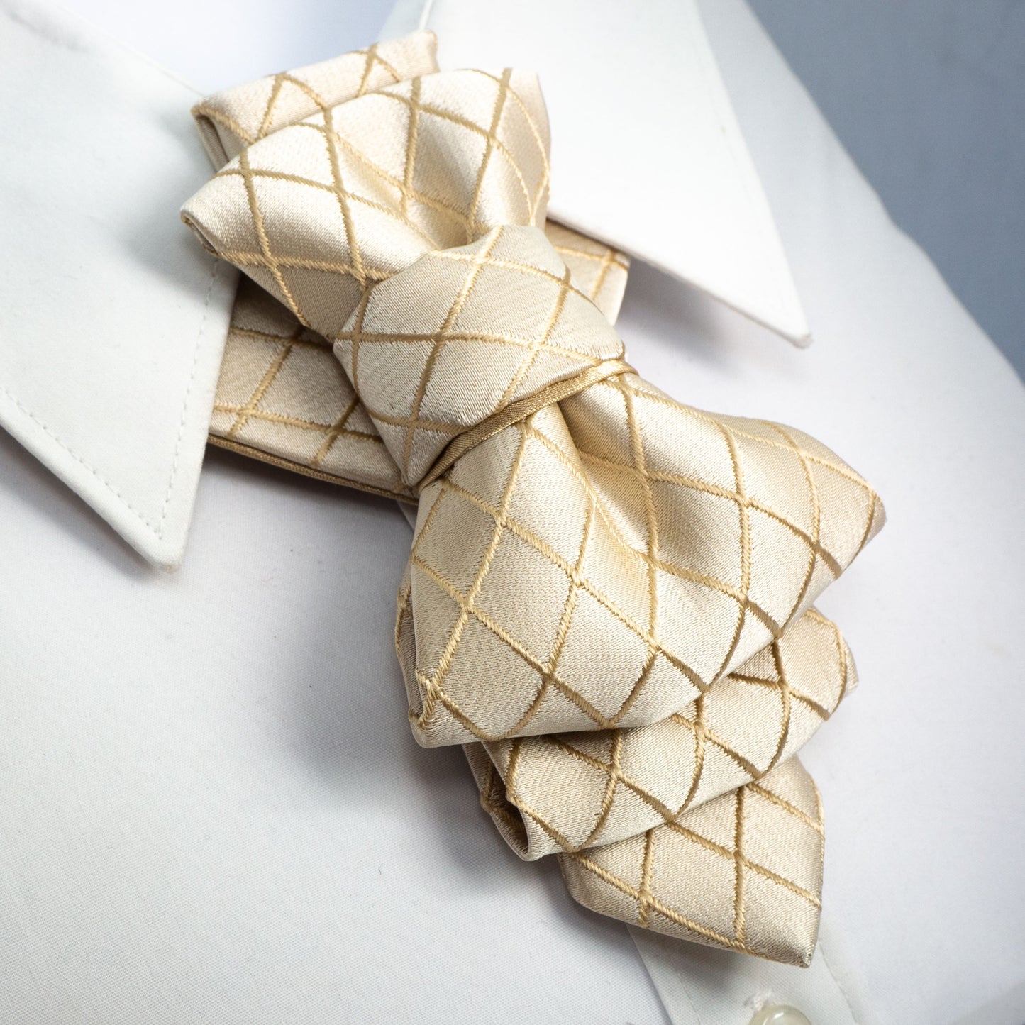 kitoks kaklaraištis,  kitokia varlytė, kitokia peteliškė, sand color bow tie, wedding yellow tie, necktie for wedding, bright tie for groom