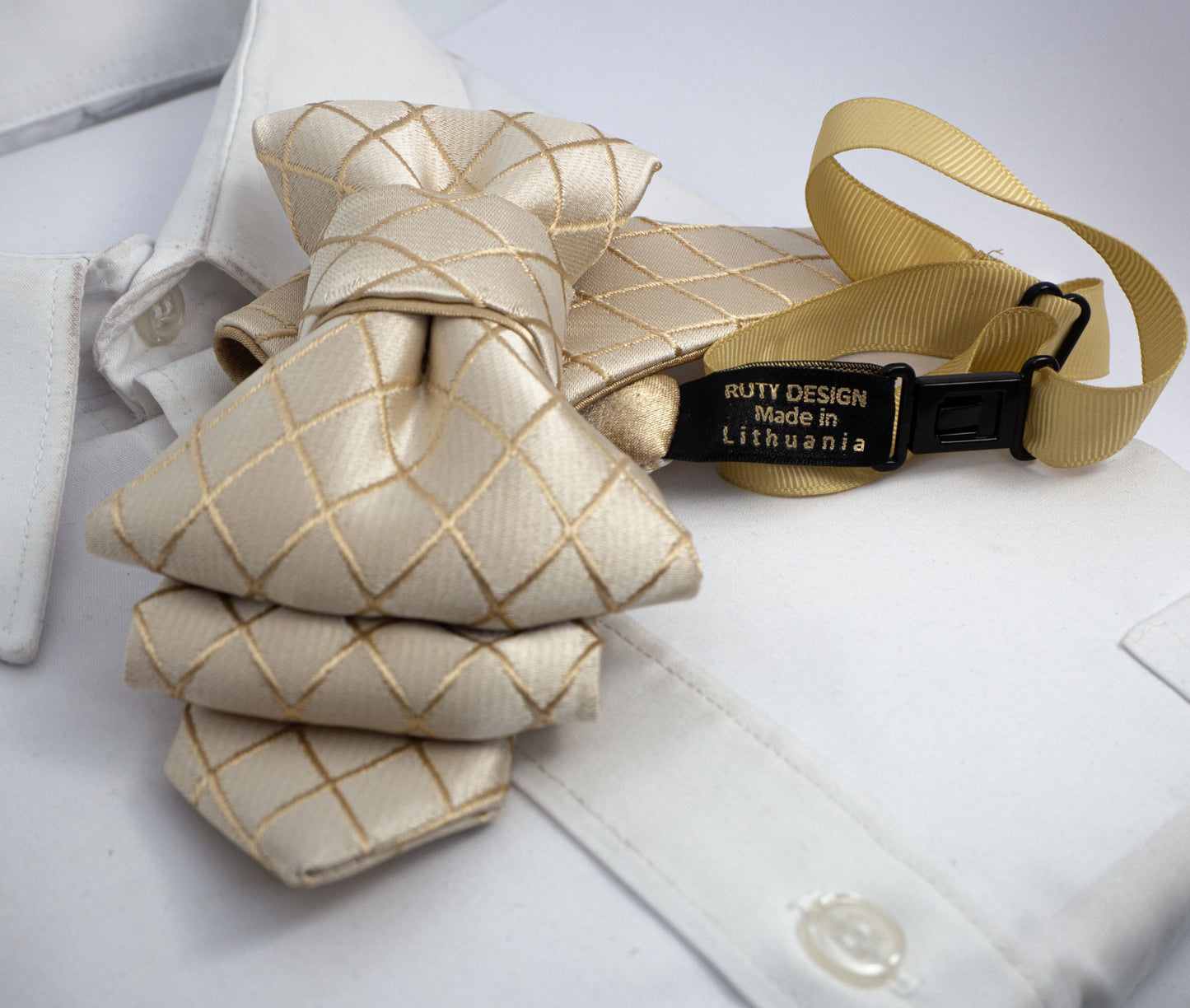 kitoks kaklaraištis,  kitokia varlytė, kitokia peteliškė, sand color bow tie, wedding yellow tie, necktie for wedding, bright tie for groom