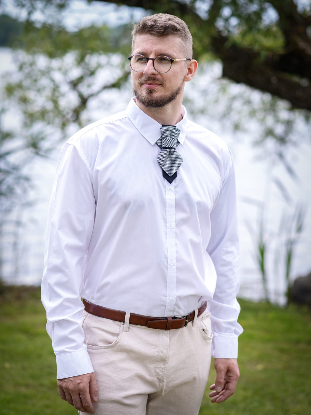 wedding necktie, tie for men, Bow tie hopper tie, Ruty Design, Bow tie, Vertical hopper hand made tie, Best bow tie, Vilnius  bow tie, hand made bow tie, Groomer tie, Hopper tie, Ruty tie, Ruty design tie, BOW TIE HOPPER TIE new classic, wedding tie, kitokia varlytė, kitoks kaklaraištis, kitokia peteliškė, vestuvinis kaklaraištis, lietuviški kaklaraiščiai žiogai