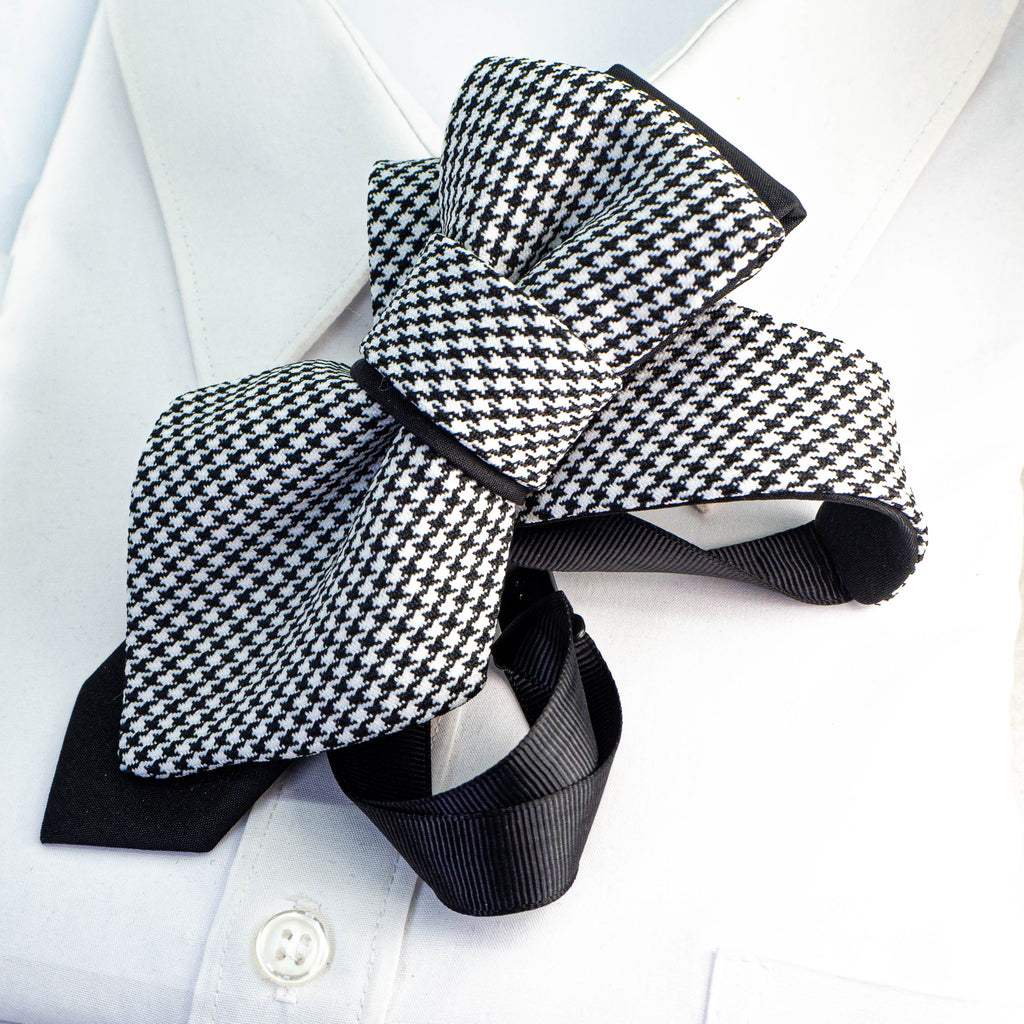 wedding necktie, tie for men, Bow tie hopper tie, Ruty Design, Bow tie, Vertical hopper hand made tie, Best bow tie, Vilnius  bow tie, hand made bow tie, Groomer tie, Hopper tie, Ruty tie, Ruty design tie, BOW TIE HOPPER TIE new classic, wedding tie, kitokia varlytė, kitoks kaklaraištis, kitokia peteliškė, vestuvinis kaklaraištis, lietuviški kaklaraiščiai žiogai