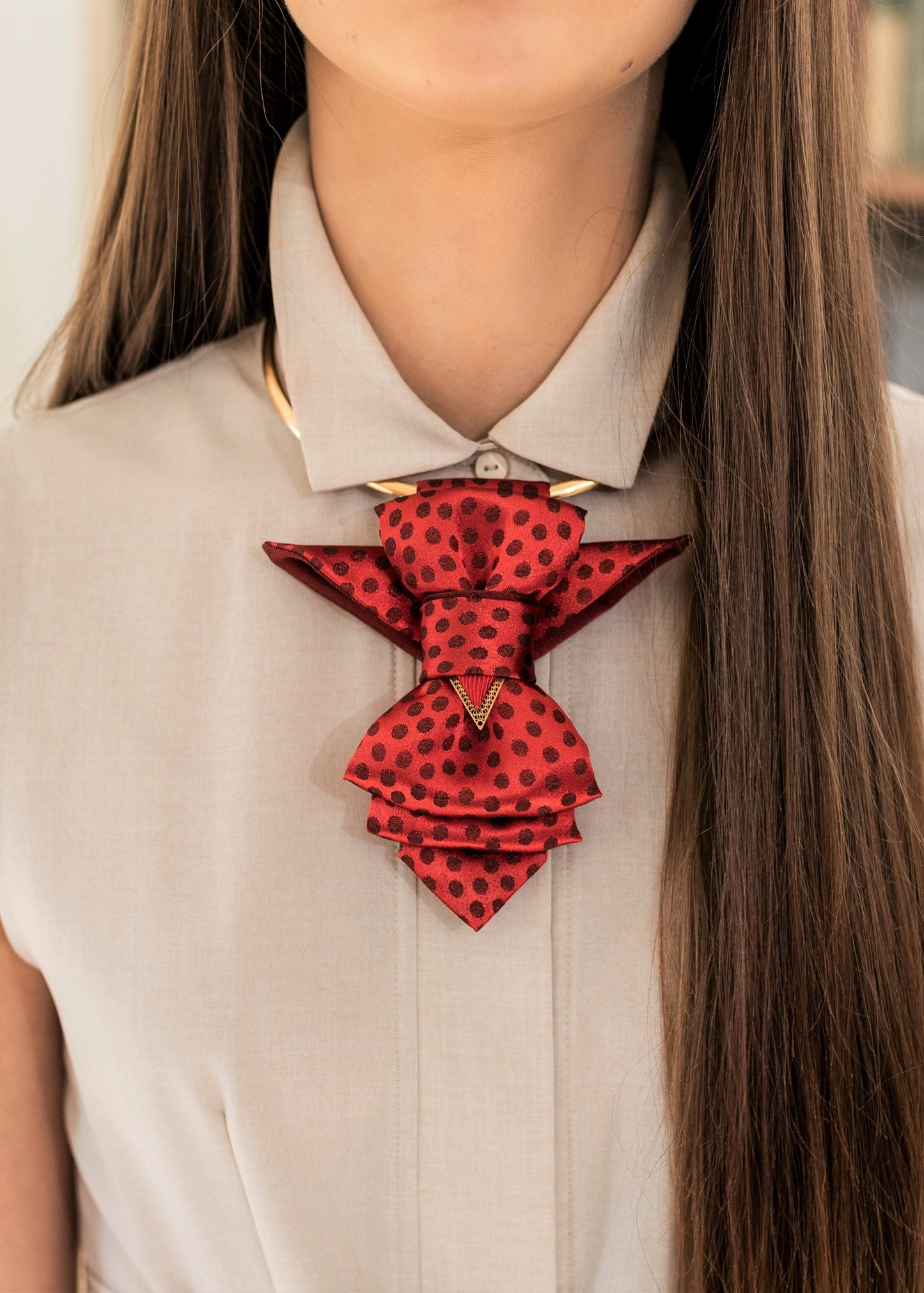 HOPPER TIE RED BIRD FOR LADIES Red Hopper tie for women, red bow tie necktie handmade, Hopper tie Red Bird ladies accessory, luxury red women’s bow tie, artistic women’s neck accessory red, handmade red bow tie for women, red polka dot bow tie necktie, romantic women’s necktie accessory, statement red bow tie for ladies, elegant red neck accessory for women, women’s bow tie with gold accents, red artistic necktie handmade, luxury women’s fashion accessory red, women’s evening outfit neck accessory, red bow 