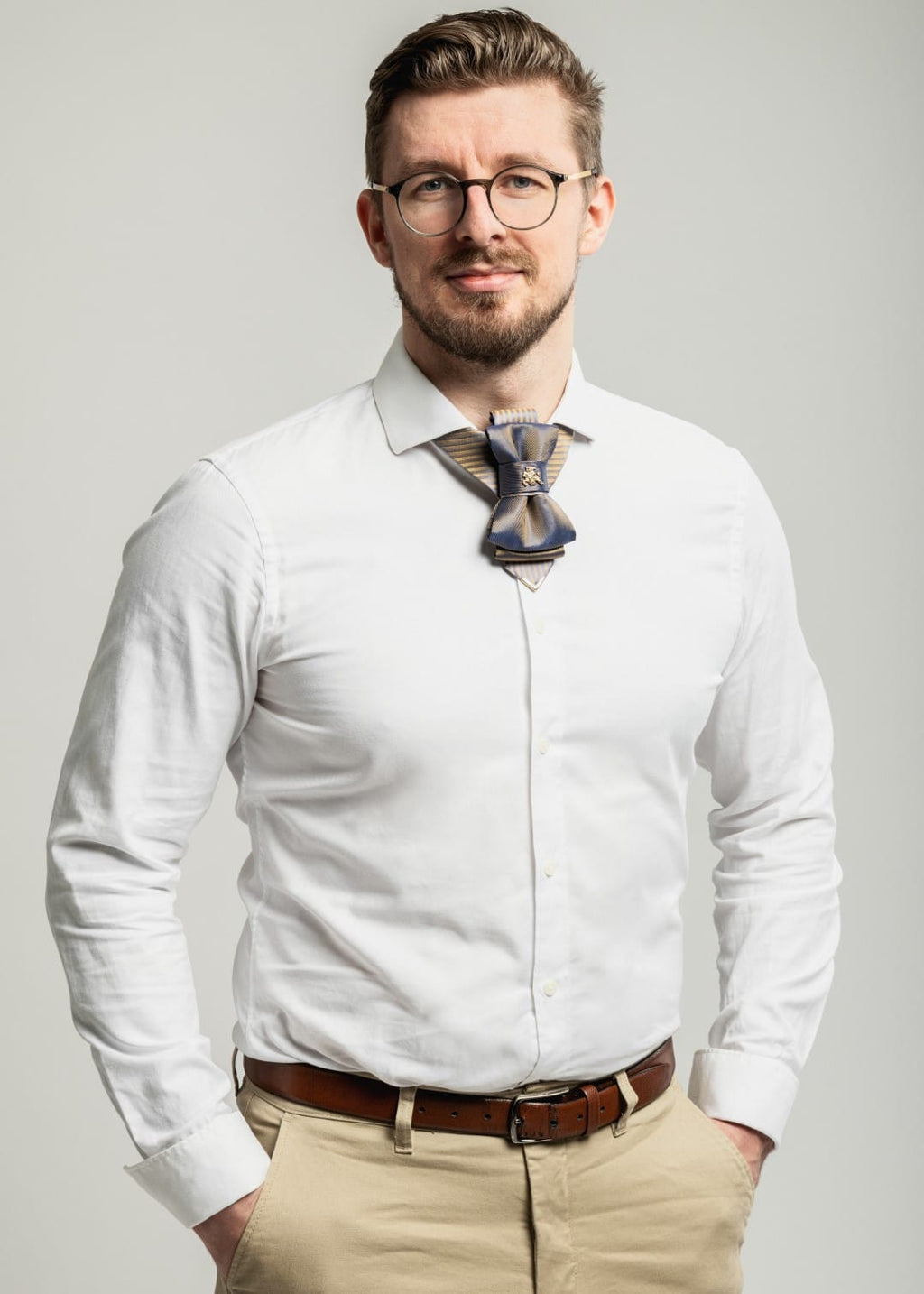 Bow tie "Vilnius 700",Bow tie "Vilnius 700" is a work, dedicated to the birthday of Vilnius, the capital of Lithuania.  Brass Vytis adorns the original knot of three fabrics.