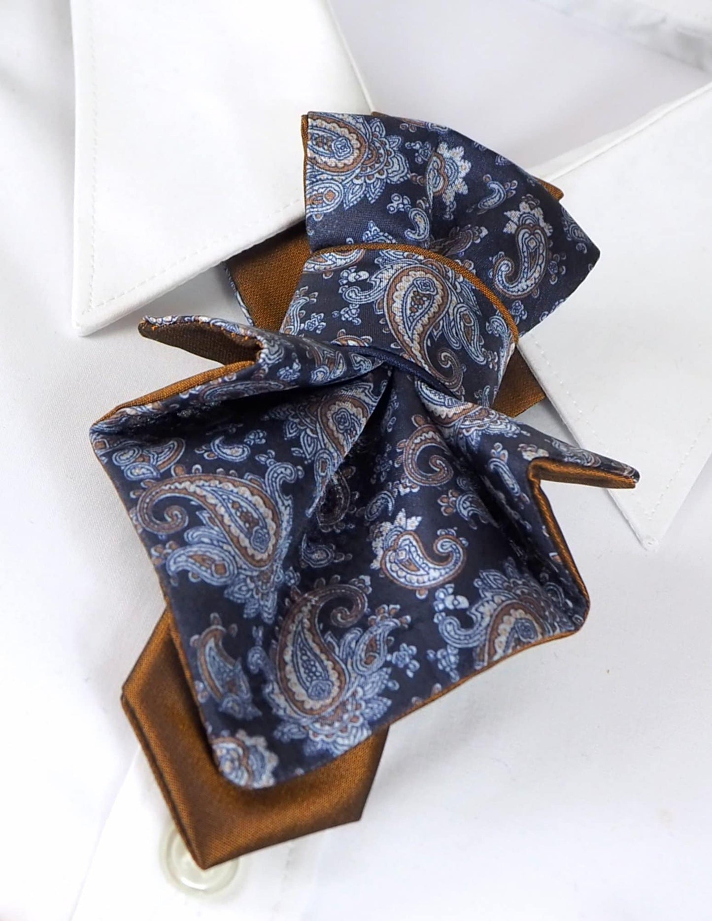HOPPER TIE ORIENTAL TALE JABOT  FOR LADIES, Luxury blue women's jabot necktie, original design

Elegant blue ruffled necktie for women, unique handmade accessory

Beautiful blue jabot necktie, sophisticated and stylish design

Handcrafted women's necktie with ruffles, luxury fashion piece

Exclusive designer blue jabot, perfect for formal wear

Statement blue necktie for women, artistic and elegant touch

Victorian-inspired blue jabot, luxurious and timeless

Blue jabot necktie for women, perfect for weddin