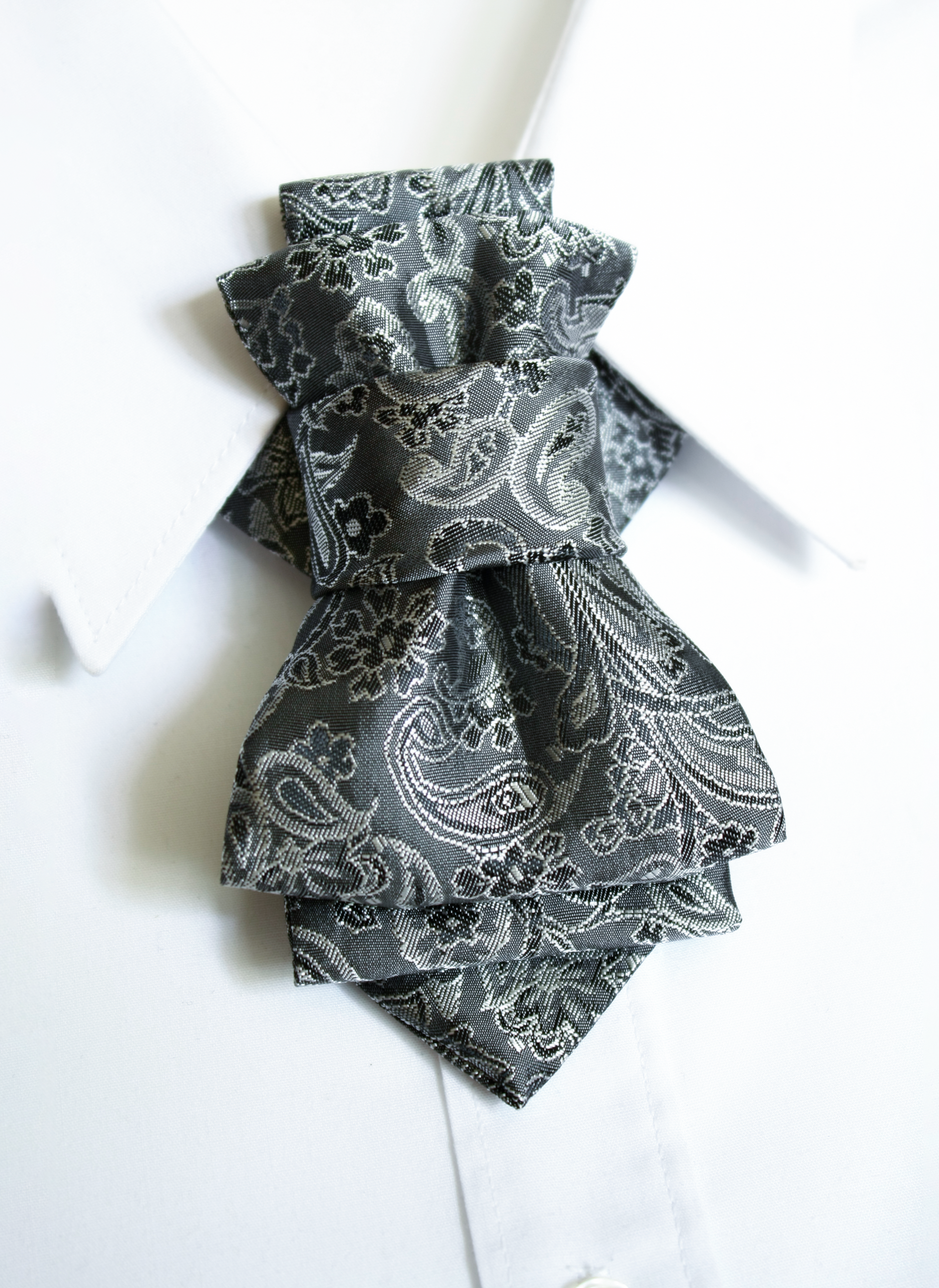 HOPPER TIE SILVER GARDEN