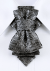 HOPPER TIE SILVER GARDEN, Hopper bow tie Ruty Design Bow Tie Original vertical bow tie Hand made Luxurious paisley gray bow tie for modern grooms and stylish men
Exclusive wedding necktie with intricate silver ornament details
galas and special occasions
Refined unisex bow tie with a sophisticated silver paisley pattern
Fashion-forward wedding tie for grooms, musicians, and trendsetters
Handcrafted gray luxury bow tie – a perfect gift for him
Unique European-designed wedding bow tie for a timeless look
