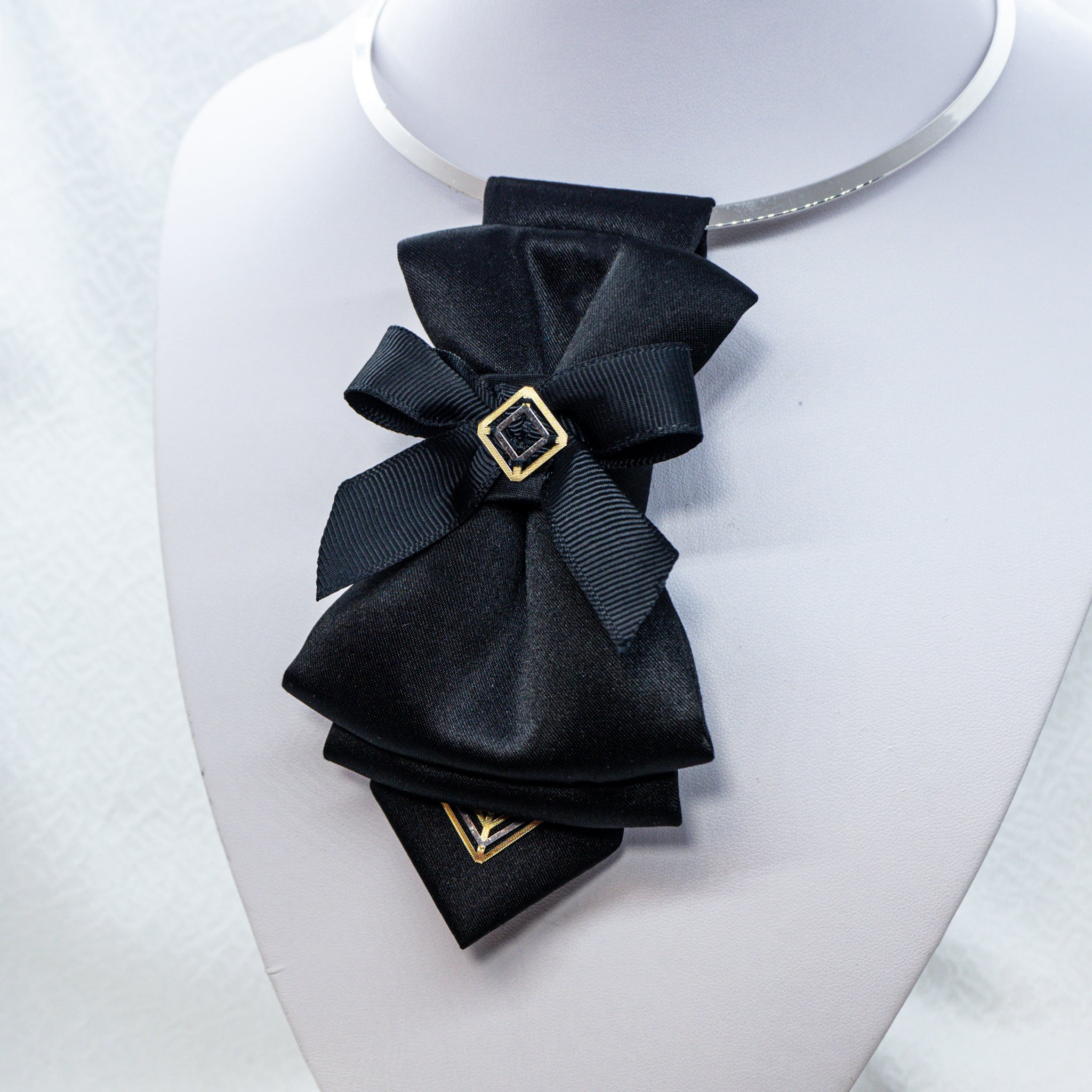 Tie for women, Womens bow tie, Womens elegant tie,  Hopper tie for women, Femme necktie