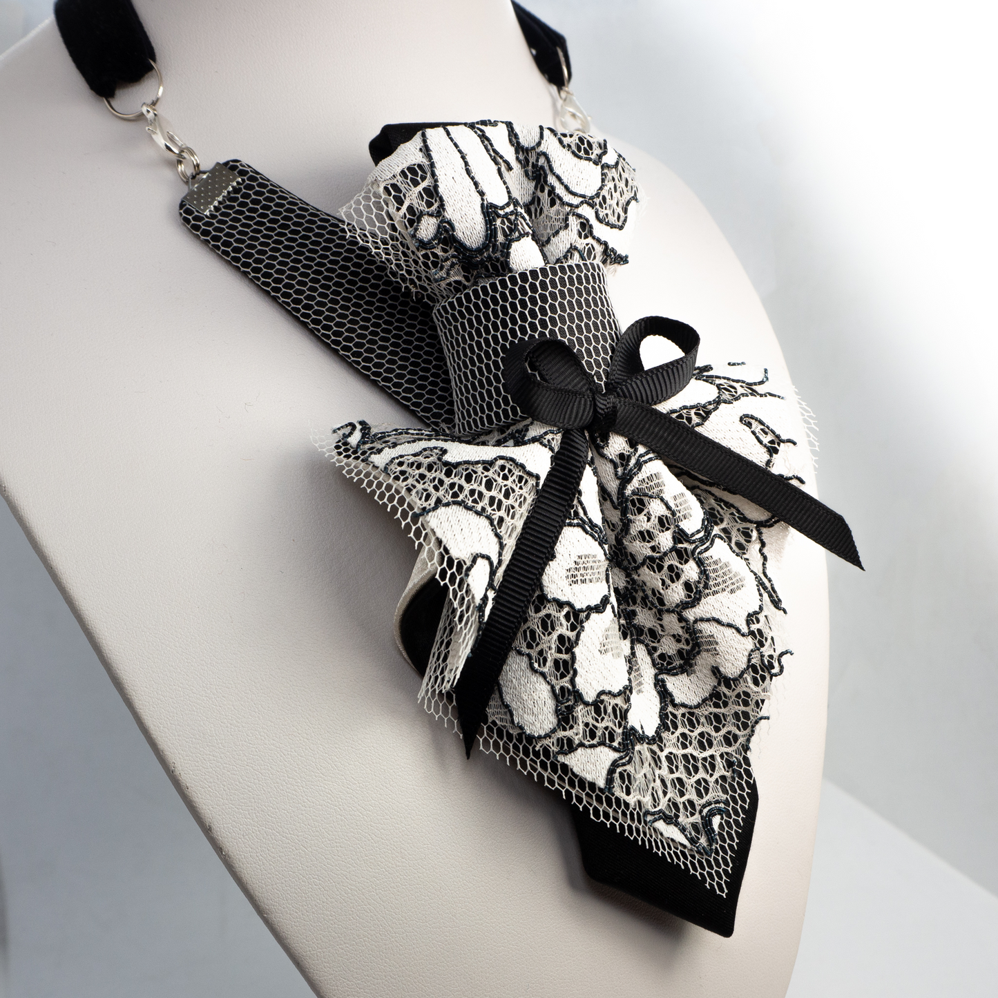 HOPPER TIE FOR WOMEN, LADIES NECKTIE, LADIES BOW TIE, Kaklaraištis žiogaitė