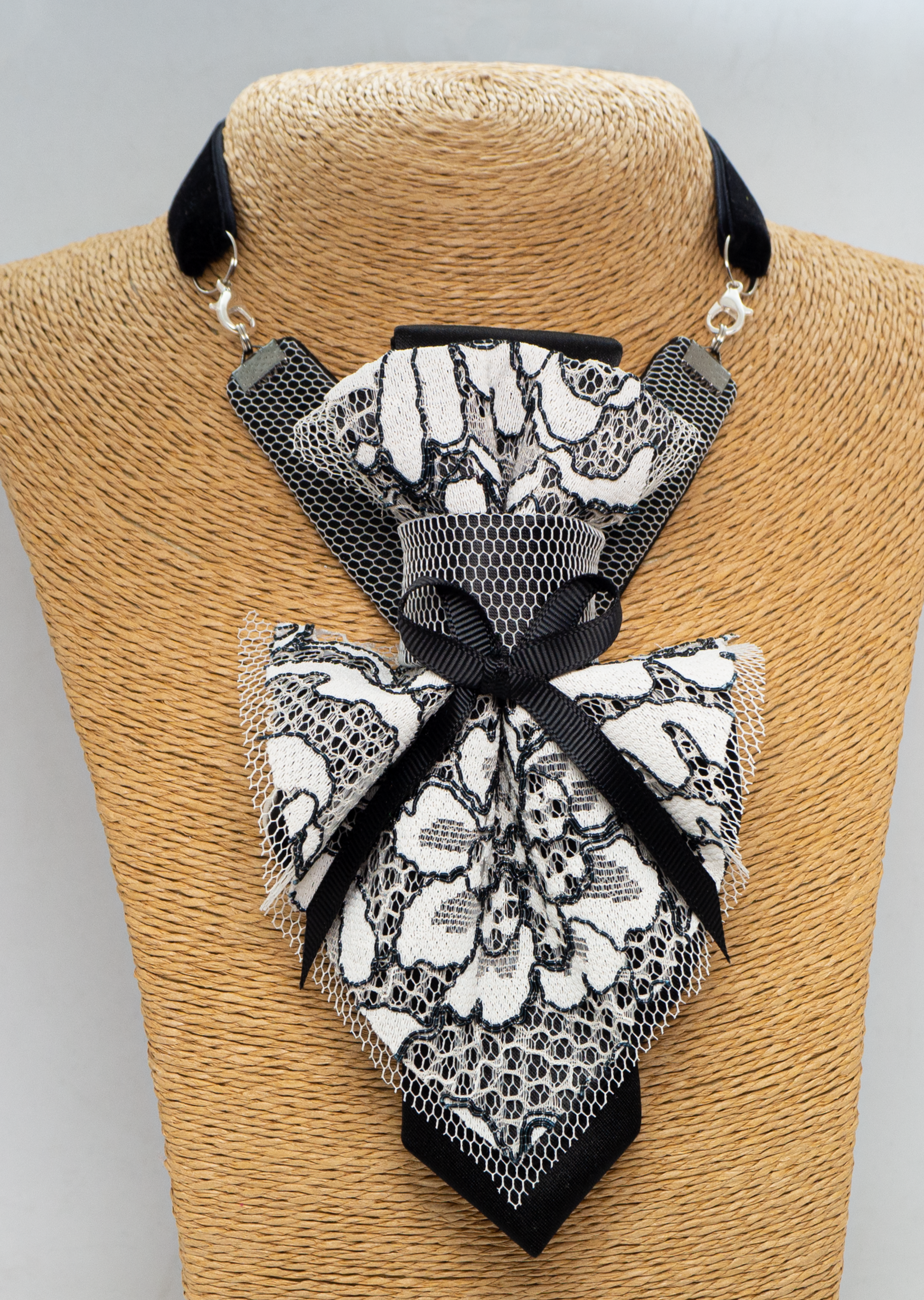 HOPPER TIE FOR WOMEN, LADIES NECKTIE, LADIES BOW TIE, Kaklaraištis žiogaitė