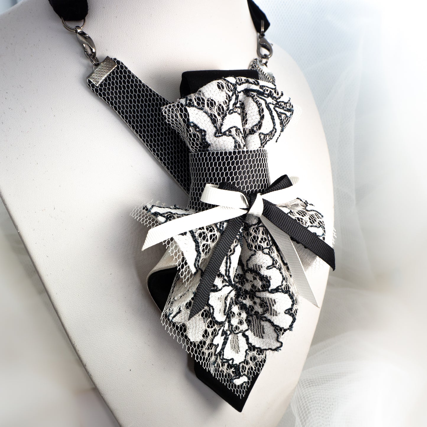 HOPPER TIE FOR WOMEN, LADIES NECKTIE, LADIES BOW TIE, Kaklaraištis žiogaitė