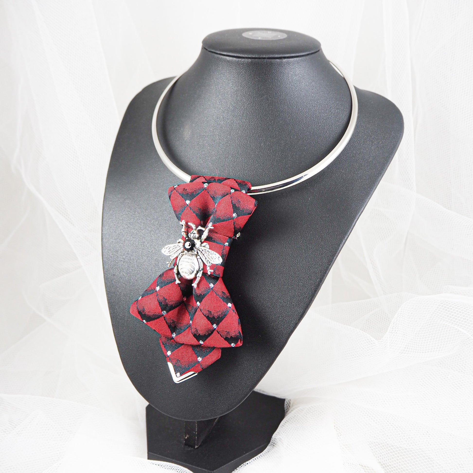 HOPPER TIE BEE FOR LADIES