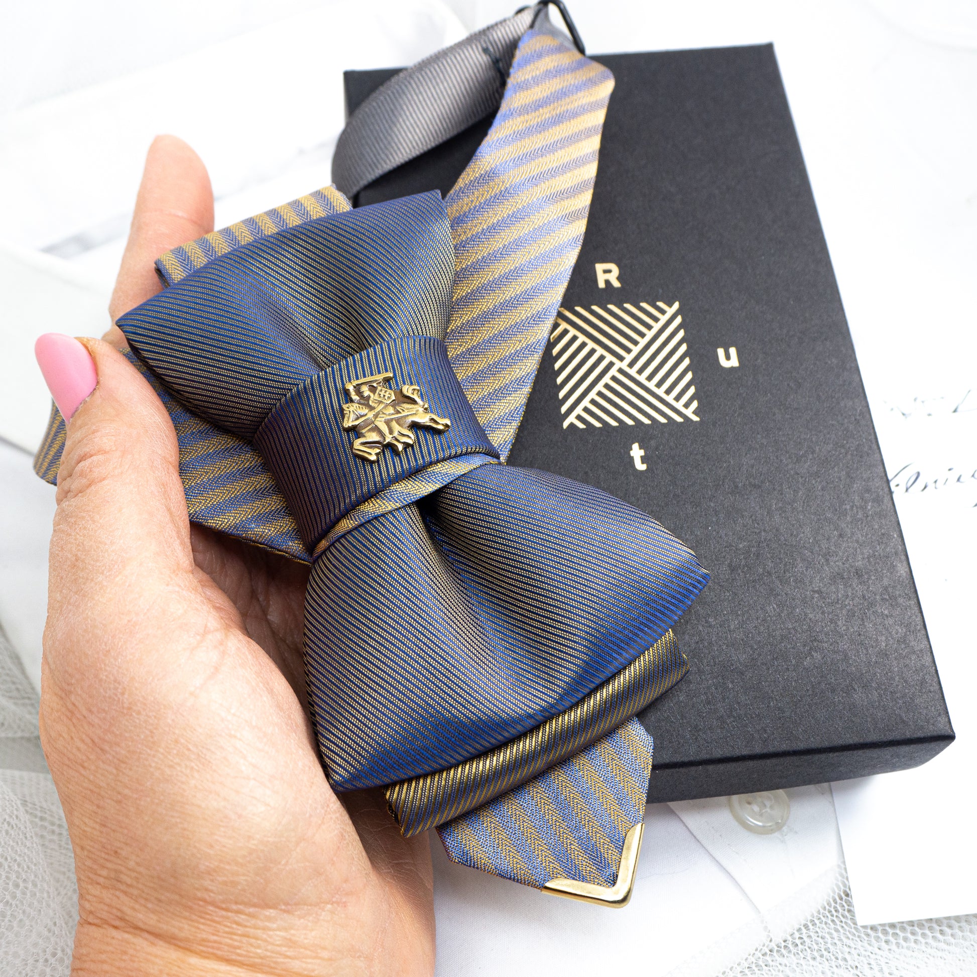 Blue gold Chameleon color tie