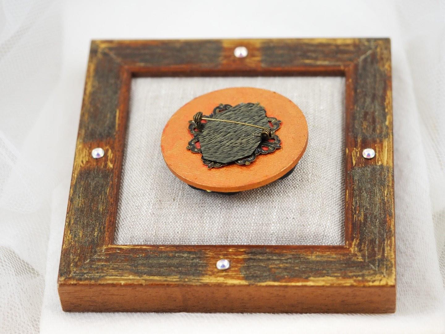 BROOCH CHOICE created by painter Marijus Piekuras