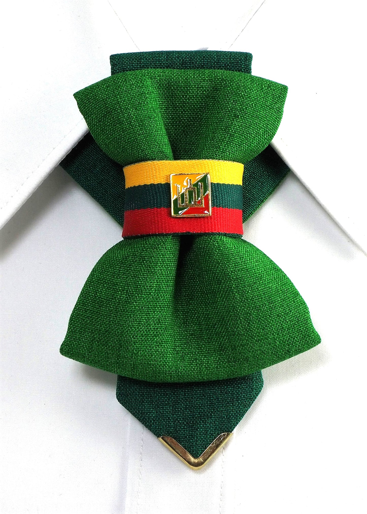 HOPPER TIE TRICOLOR, lush green handmade short necktie for weddings

luxury green hopper tie original design

unisex creative elegant necktie from Lithuania

modern artistic bow tie alternative for men and women

unique handmade green fashion accessory

green vertical bow tie with elegant packaging

handcrafted necktie by Ruty Design

hopper tie lush green close-up view

green necktie for stylish groom or musician

eco-inspired green necktie gift box included

