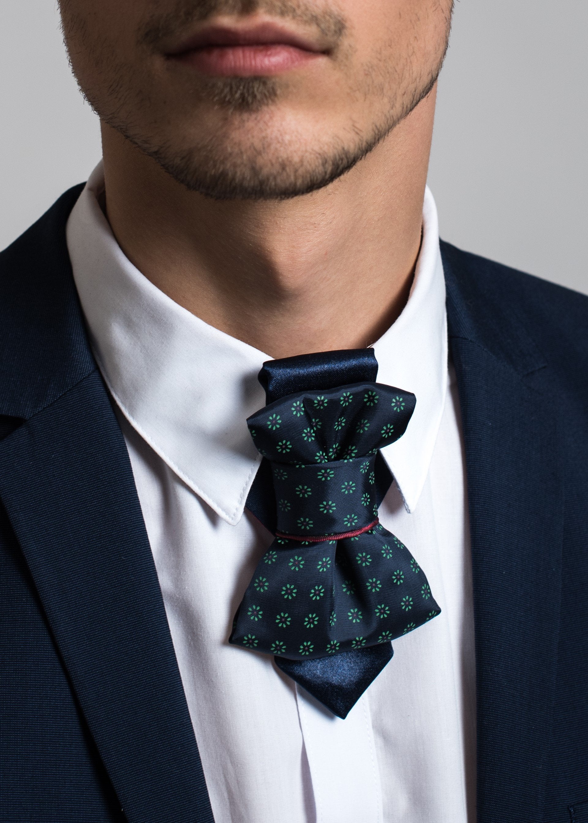 HOPPER TIE GREEN FLOWER BOW TIE.