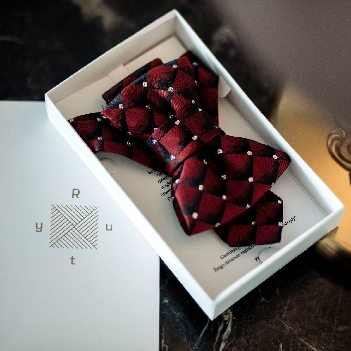 Burgundy bow tie in a box, Burgundy bow tie "Burgundy diamond" is perfect for both the groom and the guest of a solemn wedding. Both for a luxurious dinner and an important day at work.